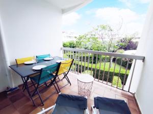 Charmant studio en bord de mer, piscine, climatisation, parking privé et wifi