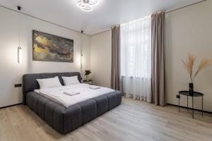 Royal apartment on Kulisha 6