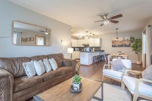 4 Beds! Walk to Town! Grnd Floor Condo, Modern, Summer AC