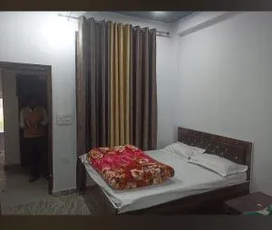 S R hotel yamnotri Marg kharadhi barkot uttarkashi Uttarakhand - Kutnaur