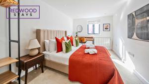 Quality Serviced Apartments in Camberley Town Centre, Free WiFi By Redwood Stays