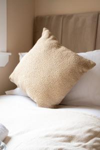 2 BDR House By Caledonia Luxe Stays Short Lets & Serviced Accommodation Bathgate