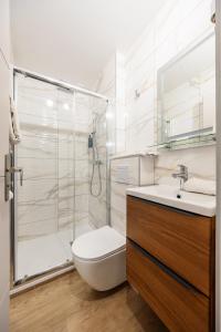 Hotels The Originals City, Hotel Azur, Fos-sur-Mer : photos des chambres