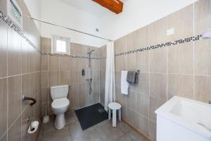 Hotels The Originals City, Hotel Azur, Fos-sur-Mer : photos des chambres