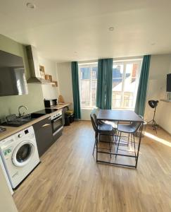 Appartements Joli appartement F2 plein centre Coutances : Appartement 1 Chambre