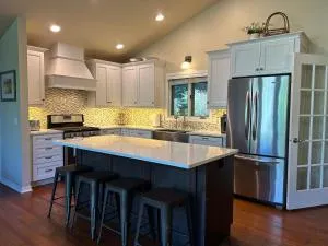 Whitefish Home, Sleeps 7, Hot Tub, AC - Eureka