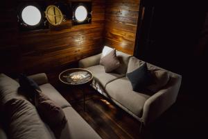 Floating Hotel SALTWATER COWBOYS