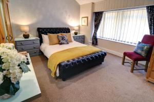Standard Double Room room in Ye Olde Cheshire Cheese Inn