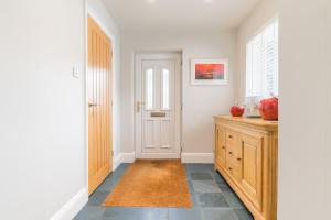 Riverside Cottage 6 guests 4 adults max hot tub