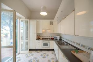 Casa di Claudio, Appartamento Spazioso con 3 Camere e Terrazza Panoramica nel Centro di Ischia