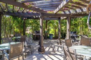 Maui Kamaole A-206 - Prime Location, Stunning Renovation, Large Lanai, Split AC!