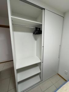 Apto Ed Wave, sol da manhã, andar alto, ótima localização