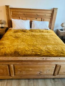 B&B / Chambres d'hotes Hote Labyrinthe lit 180 cm salle de bain, petit dej compris : photos des chambres