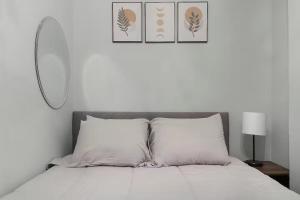 Explore the City Sleek 2BR Gem in North Chicago