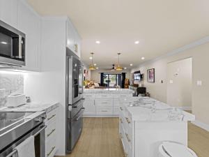 Waterfront Villa Close To Downtown And Harbor