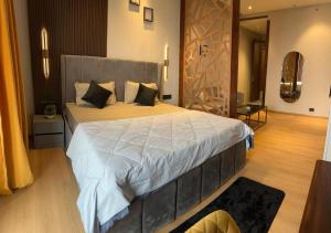 Luxurious Suite 18 by Opulent Studio