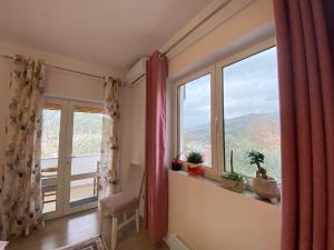 Bright & Cozy Room with Balcony