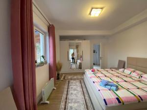 Bright & Cozy Room with Balcony