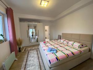 Bright & Cozy Room with Balcony