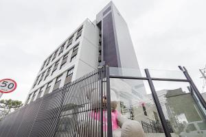 Brickell One by Housi, prédio com academia próximo à rodoviária