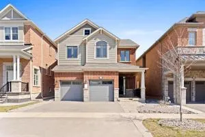 Luxe 6 Bed Home, Lion Safari, Ping Pong, Falls - Milton