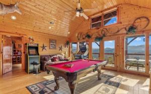 Gorgeous 4 bedroom with nonstop mountain views, hot tub, movie room, and games!