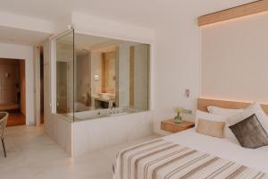 Family Superior Junior Suite room in Vistabella