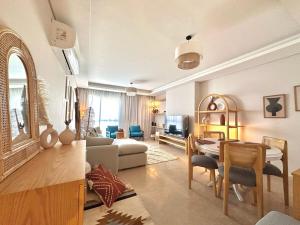 Luxury 3BR Retreat I Sunny Views