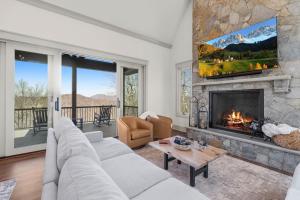 Bear Necessities on Grandview