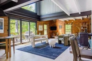 Secluded w Pool Spa Fire Pit Forest Views Cragswood Cottage by AvantStay - Gardiner