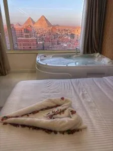 Lotus Pyramids & Jacuzzi - Nazlet el-Sîsi