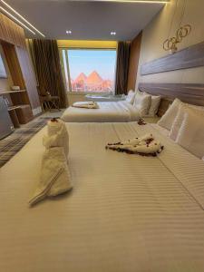 Lotus Pyramids & Jacuzzi