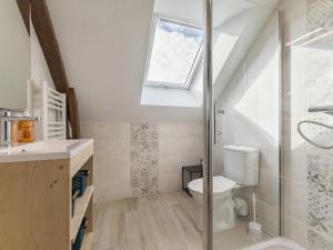 Maison de Campagne au Calme avec Terrasse, 3 Chambres - FR-1-306-1300