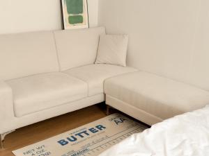 Gangnam 23, 3 minutes walk from Sinnonhyeon Station, airport bus, 1st floor, emotional accommodation, sleeps 5, Netflix, WiFi