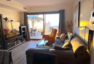 South Facing Apartment with Ample Sun Terrace & Panoramic Views