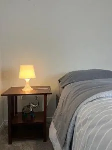 Spacious and Cozy Private Room in a Family Home- 2MIN to highway 15MIN to Niagara Falls& US Border - Fonthill