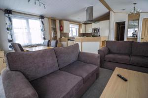 Beautiful Lodge At Manor Park Nearby Hunstanton Beach Ref 23021C