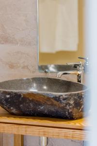 Hotels Moulin de Cambelong- Emilie & Thomas : Suite avec Balcon
