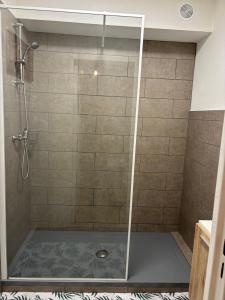 Centre Golfe Juan Plage et transports à pied, 5 min Cannes