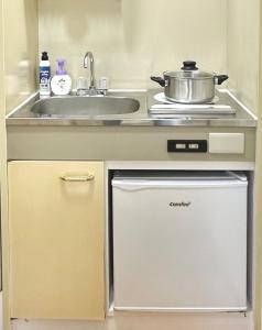 103号室花園町駅と萩之茶屋駅各2分ベット2台専用バスルーム付きアクセス抜群