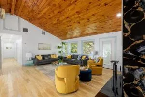 5BR Home with Sauna & Pool Hot tub Fire pit - 米德尔敦