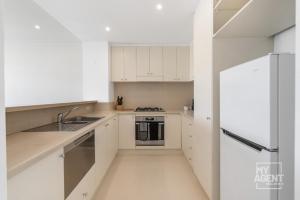 Bright Light Filled 1 Bedroom Apartment