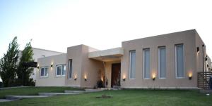 Casa Familiar Vista al Lago - Barrio Privado Escobar - 3 habitaciones - Pileta Climatizada y Jacuzzi - Parrilla - 364HOUSE