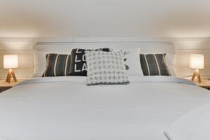 Scenic Condo Overlooking Mont Tremblant and the Lake