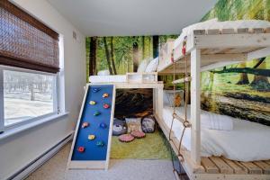 Poconos Chalet Hot Tub, Game Room, Sleeps 10