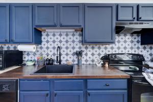 Poconos Chalet Hot Tub, Game Room, Sleeps 10