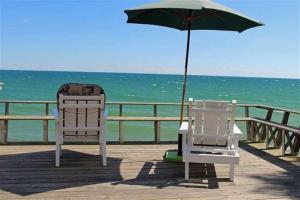 Cute and Cozy Lakefront Cottage