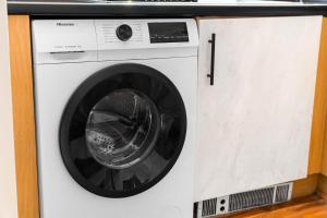 Duplex 2 Bedroom Apartment - City Centre - On Street Parking