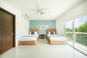 Luxury 2 BR Condo with tub & Infinity Pool - Beach Side At Mareazul - Sirenita G