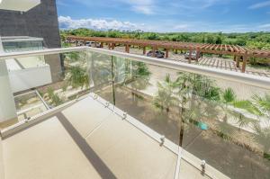 Luxury 2 BR Condo with tub & Infinity Pool - Beach Side At Mareazul - Sirenita G